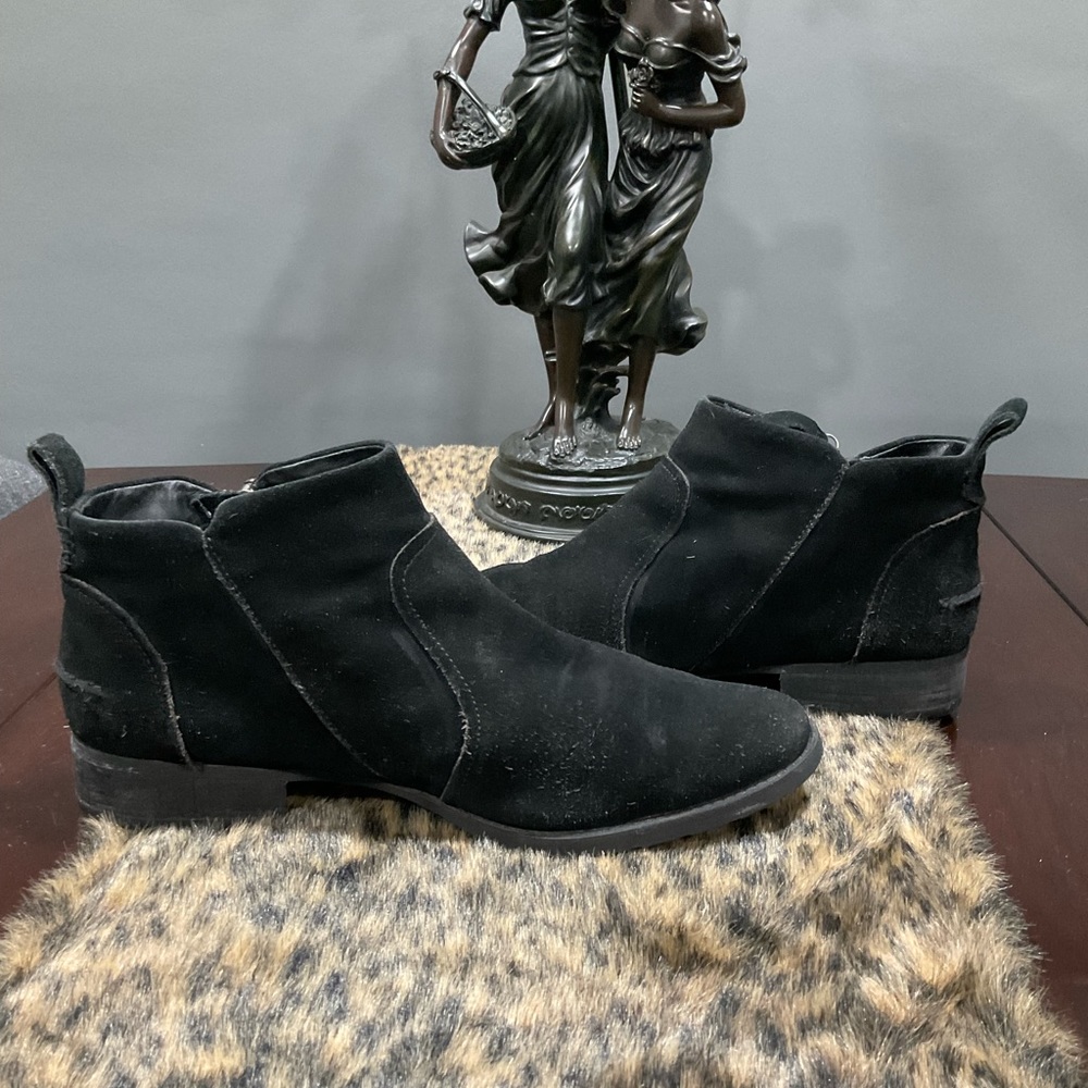 UGG AUREO SUEDE BOOTIES